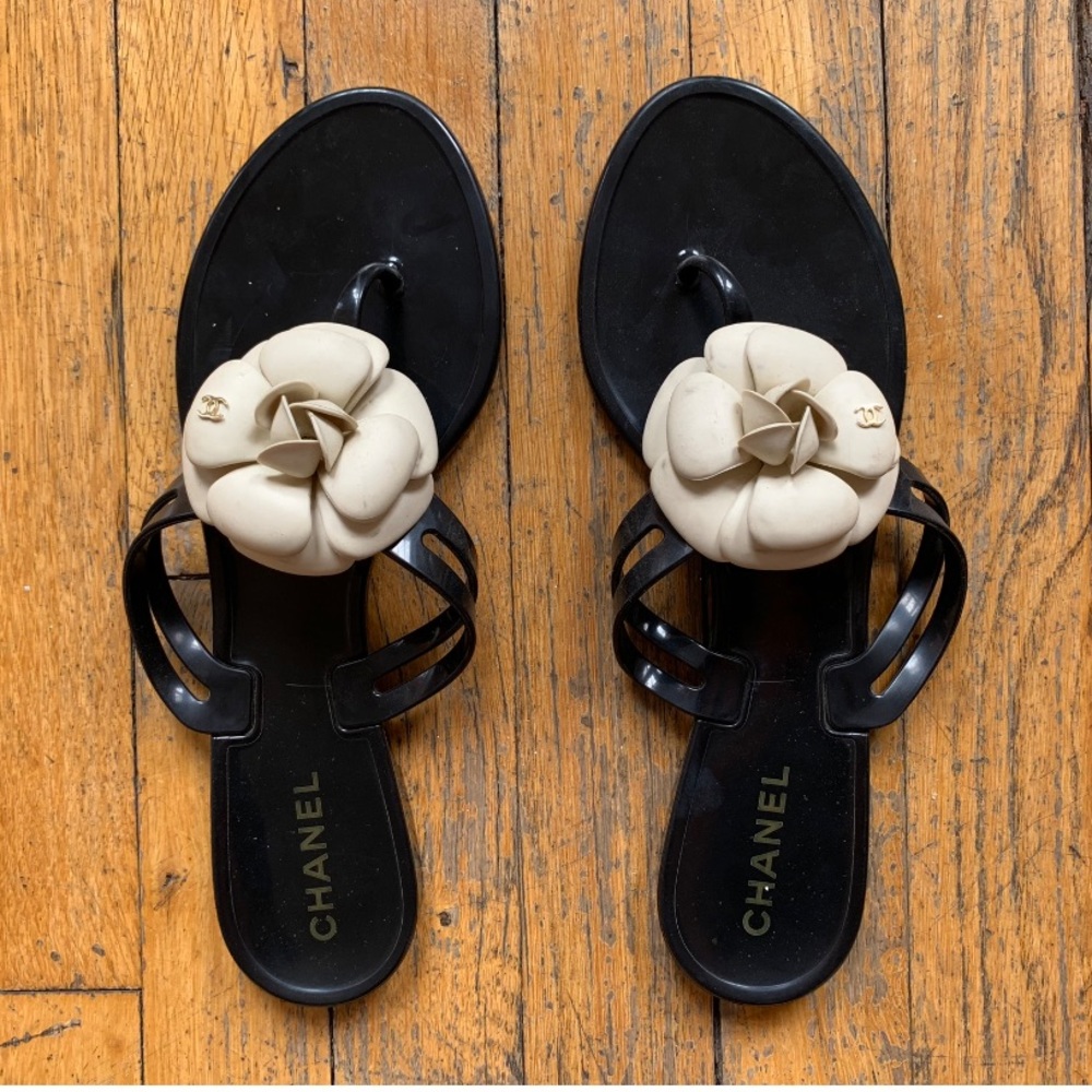 CHANEL Black/Cream Camellia jelly flip flop